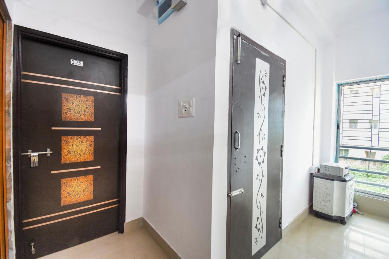 Oyo Flagship Mishika Homes コルカタ エクステリア 写真